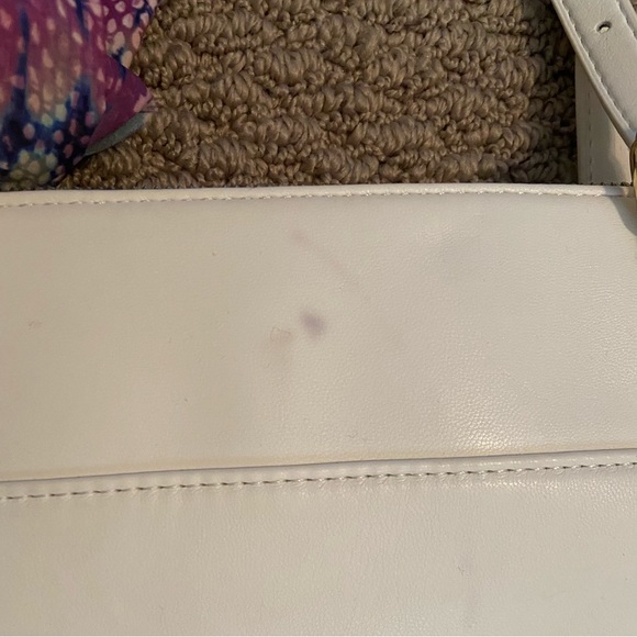 Betsey Johnson White Heart Embossed Shoulder Bag - AS IS 👌 - Picture 9 of 10